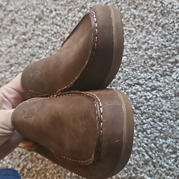 $140 9 Tooled Leather Olukai Korean Slip-ons as if new firm$ - Picture 9 of 14